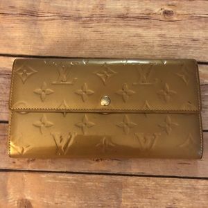 Louis Vuitton Vernis beige Sarah long wallet.
